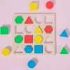 Spiel aus Holz zum Formen und Bauen mit Karten