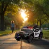 Elektrisches Dodge-Polizeiauto, schwarz