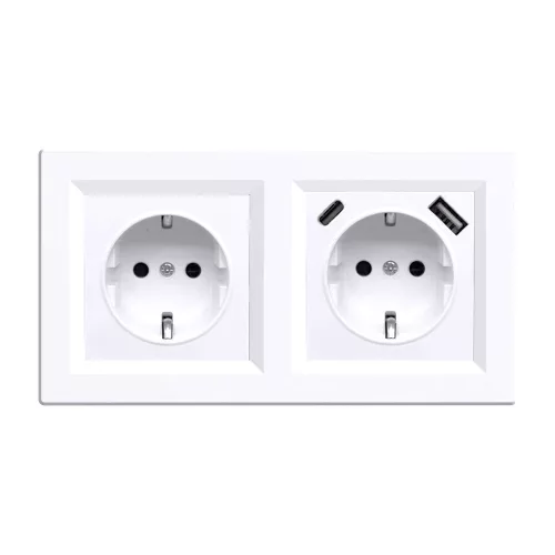 Nova-Stecker mit USB-Anschluss und weißem Rahmen