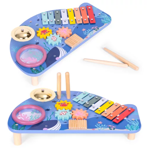Instrumententisch mit Xylophon, Zimbeln, Tamburin und Shaker im maritimen Design